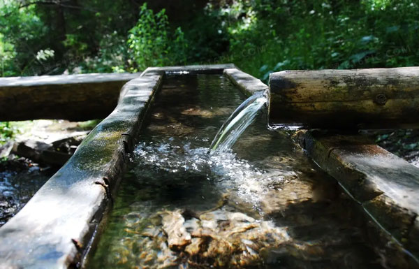 山泉水處理成自來水的農村無動力凈水設備