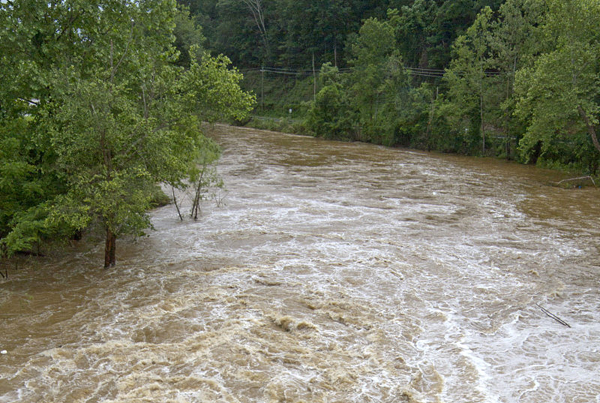 下雨水后河水渾濁有泥沙如何處理用于農(nóng)村供水?